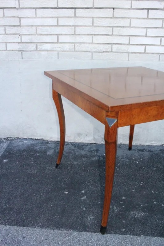 Great Italian Neo-Classical Inlaid Yew Wood Breakfast Game Side Table gallery