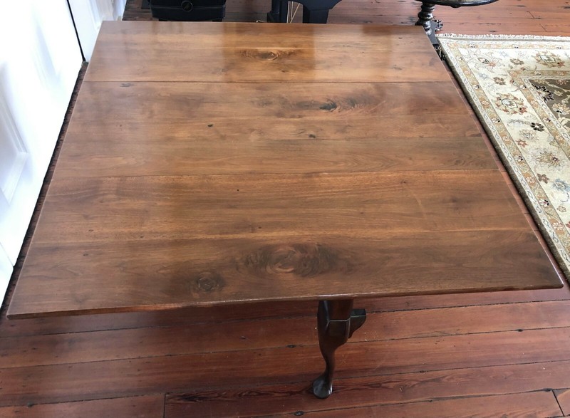 Philadelphia Area, Mid 18th c.Rectangular Walnut Drop Leaf Dining Table gallery