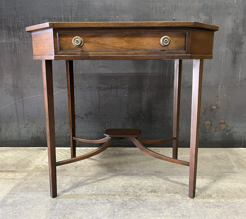 Vintage Kittinger Mahogany End Table; Stretchers & Display Platform; Mint gallery