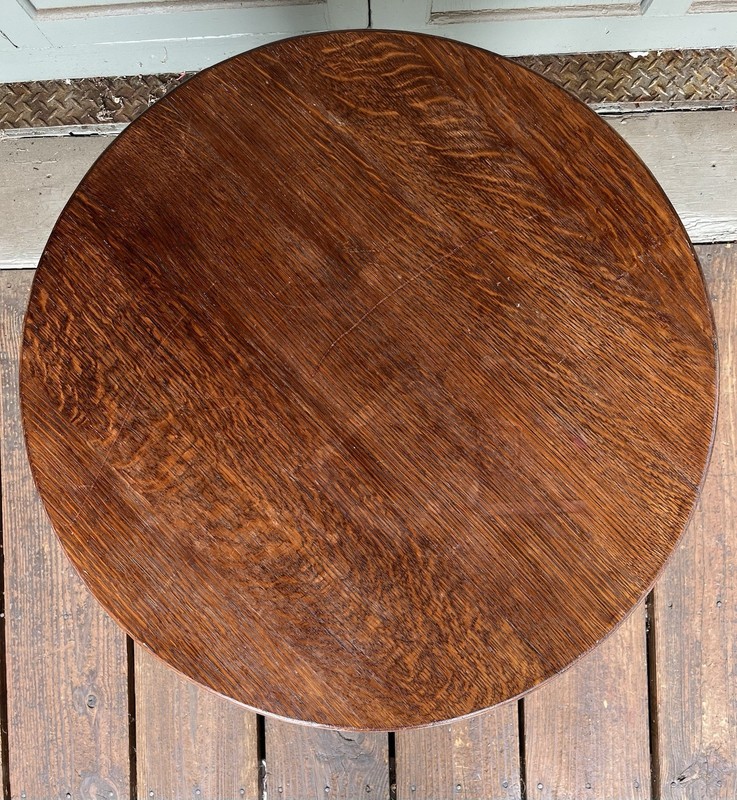 Arts & Crafts Period 28 1/2” Round Oak Through-Tenon Mission Style Lamp Table gallery