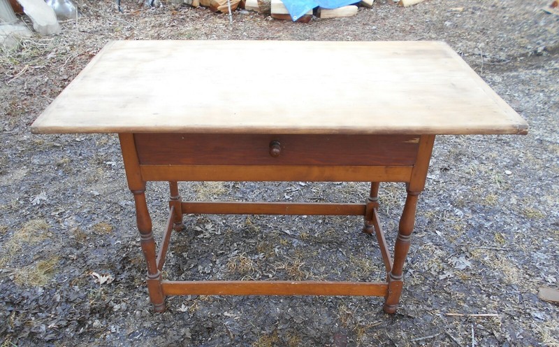 ANTIQUE 18th CENTURY NEW ENGLAND STRETCHER BASE TAVERN TABLE gallery