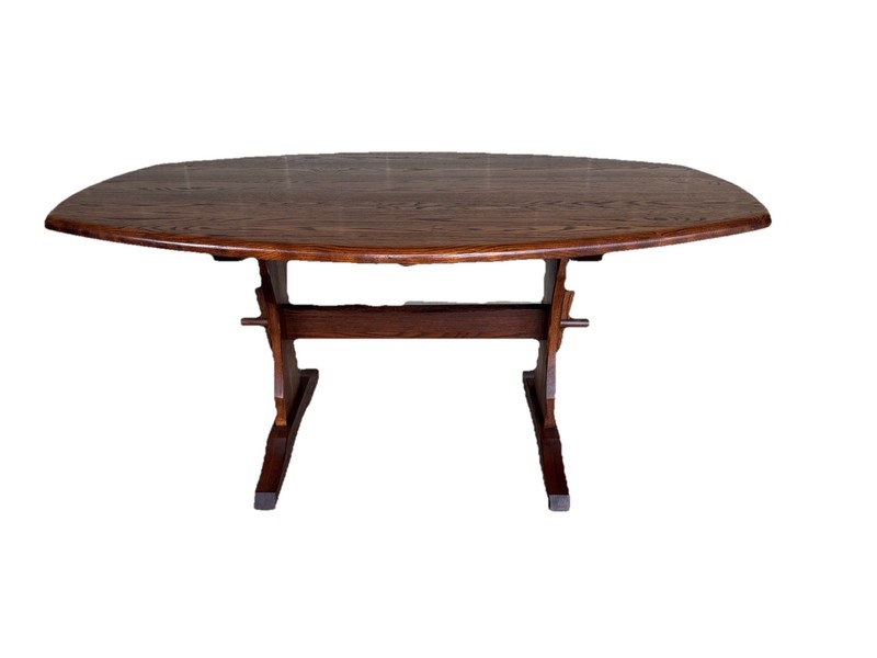HUNT COUNTRY FURNITURE SOLID OAK 66″ TRESTLE BASE DINING TABLE – (SEATS 6)