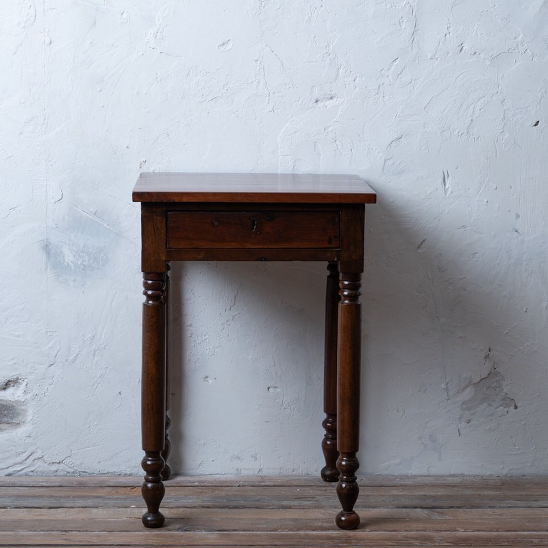 A Sheraton Mahogany One-Drawer Stand gallery