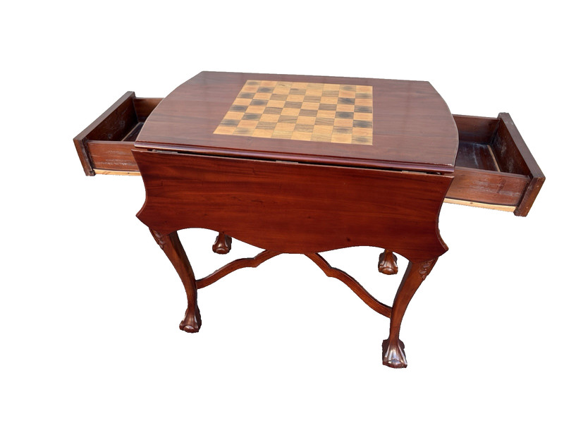 67076 Fancy Chippendale Mahogany Dropside Chess Checkers Game Table Lamp Stand gallery