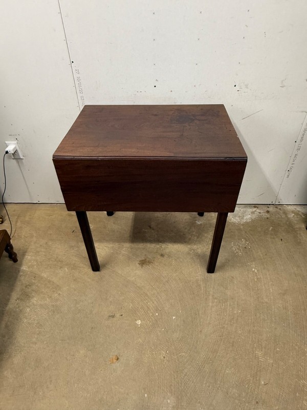 antique Philadelphia Chippendale Mahogany Marlborough leg Pembroke table 18th gallery