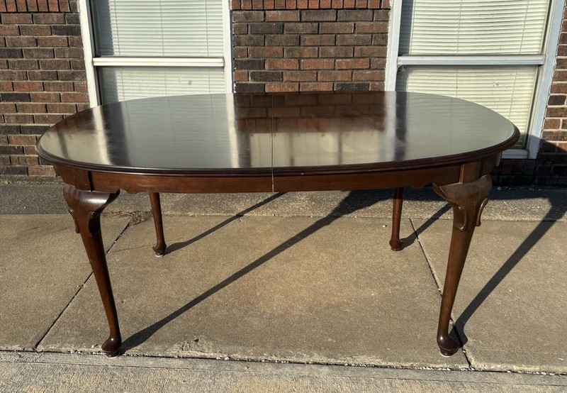 Ethan Allen Georgian Court Queen Anne Cherry Oval Dining Table 66-103” 11-6214