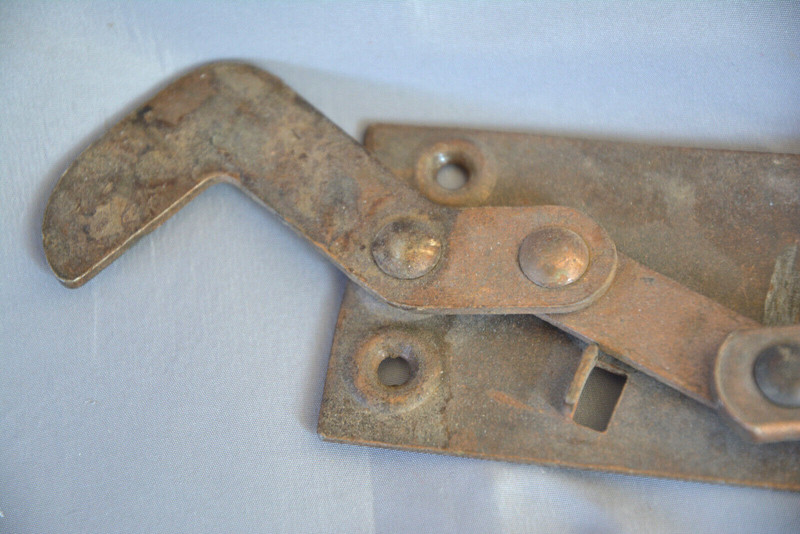 ANTIQUE 1904 COPPER PLATED CAST IRON DINING TABLE MECHANISM gallery