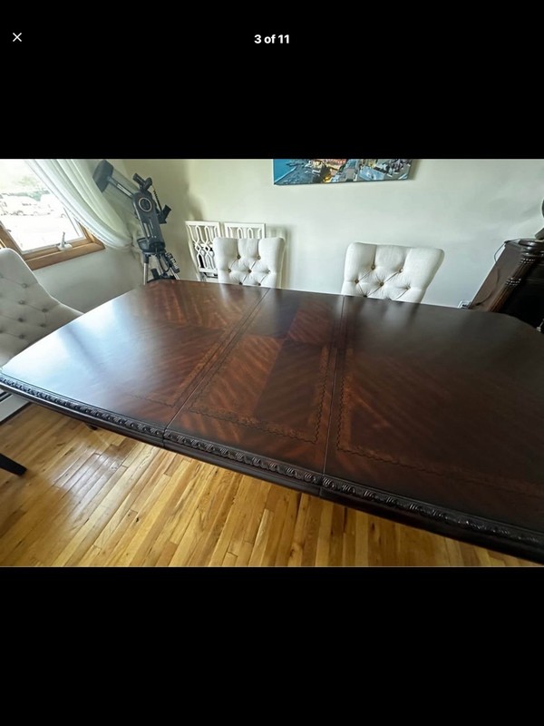 Raymond & Flanigan extendable dining room table, Protection pad and 6-chairs gallery