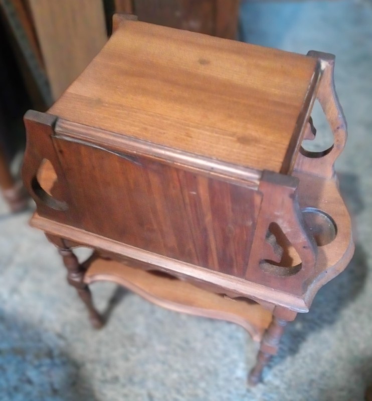 Walnut Smoke Stand Humidor (SS1) gallery