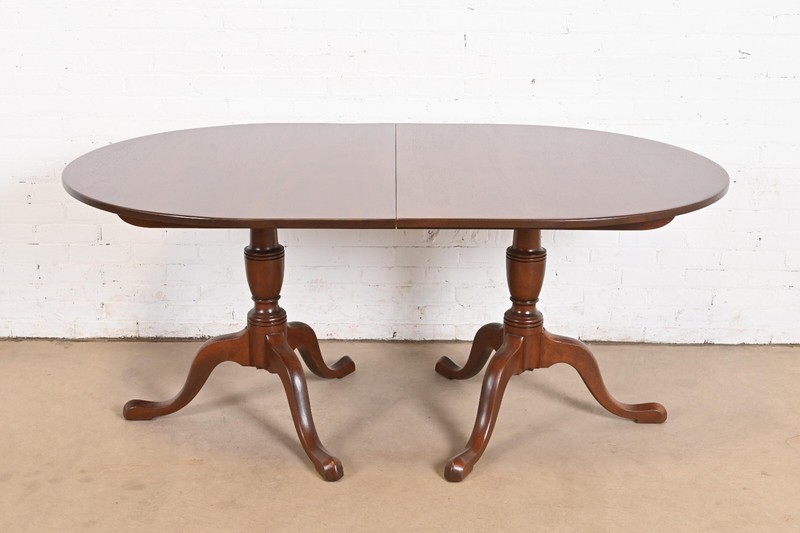 Kittinger Georgian Solid Mahogany Double Pedestal Dining Table, Newly Refinished gallery