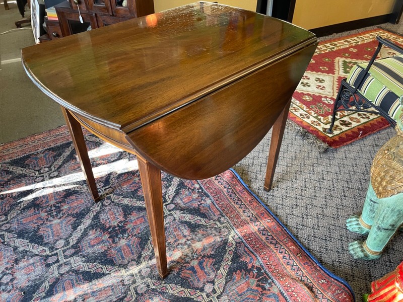 Kittinger Side Table Colonial Williamsburg gallery