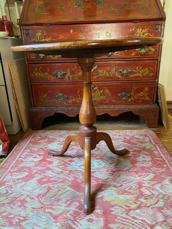 Queen Anne Style Round Tilt-Top Tea Table gallery