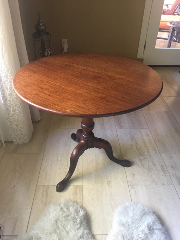 CHIPPENDALE MAHOGANY ROUND TILT TABLE CIRCA LATE 1700'S ORIGIN BOSTON AREA gallery
