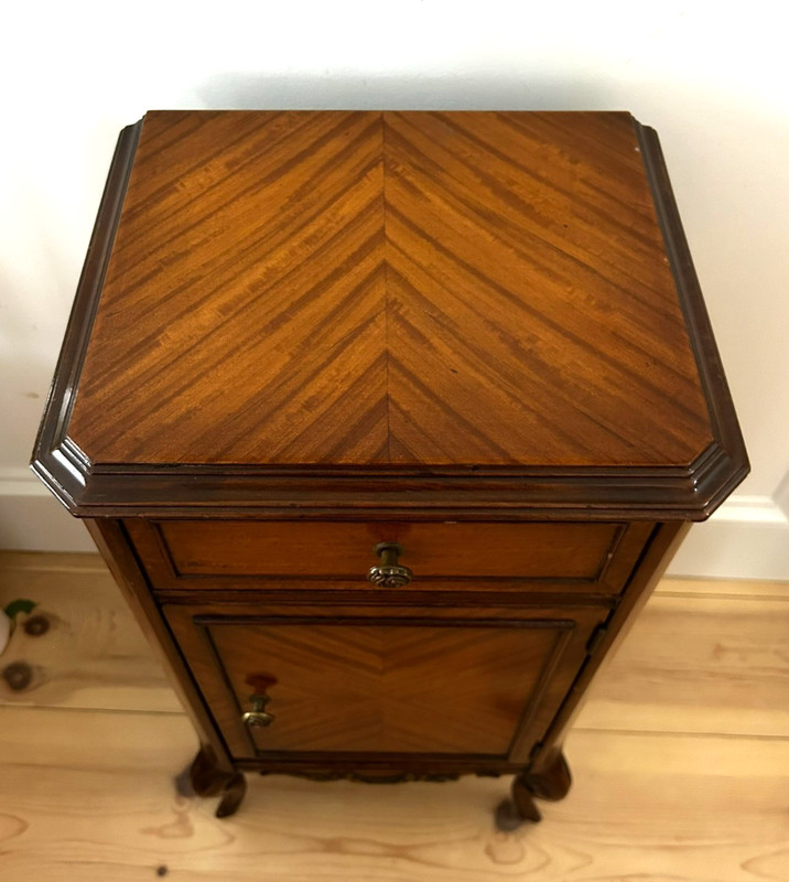 Vtg French Provincial Style Mahogany Veneer Marquetry Nightstand gallery