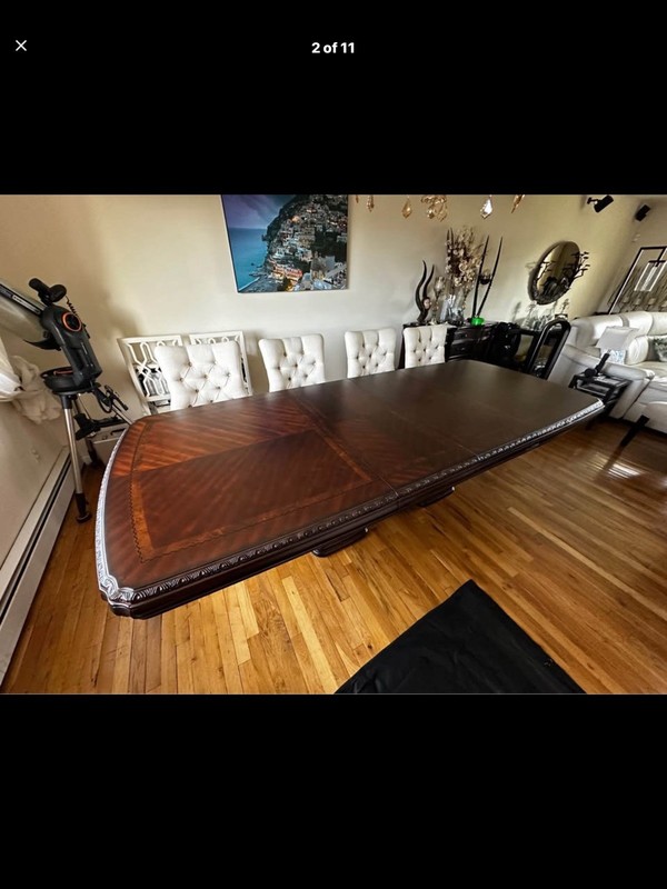 Raymond & Flanigan extendable dining room table, Protection pad and 6-chairs