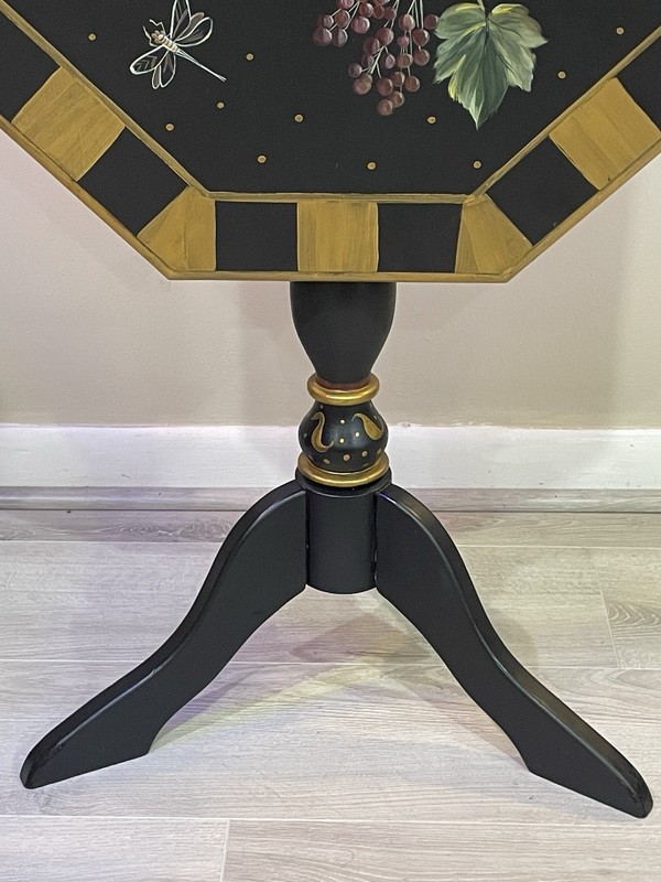 Vintage Hollywood Regency Gilt Octagonal Tilt Top Tea Table Gold Tripod Pedestal gallery