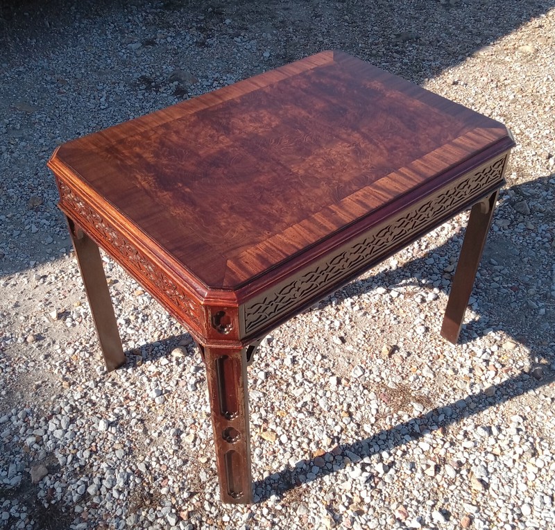 Mahogany Carved Book Matched Veneer Top End Table or Coffee Table (ET694)