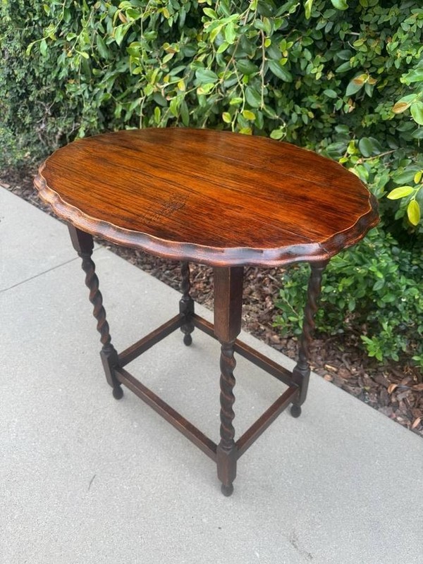 Jacobean Oak Barley Twist End/ Side Accent Table gallery