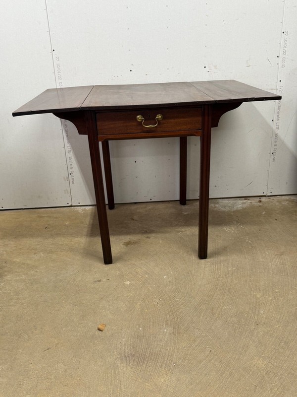 antique Philadelphia Chippendale Mahogany Marlborough leg Pembroke table 18th gallery