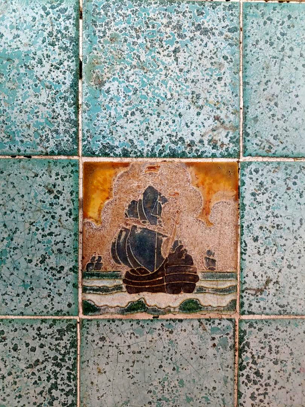 1920'S ARTS & CRAFTS TILE TOP IRON TABLE WITH SPANISH GALION TILE, GRUEBY? gallery