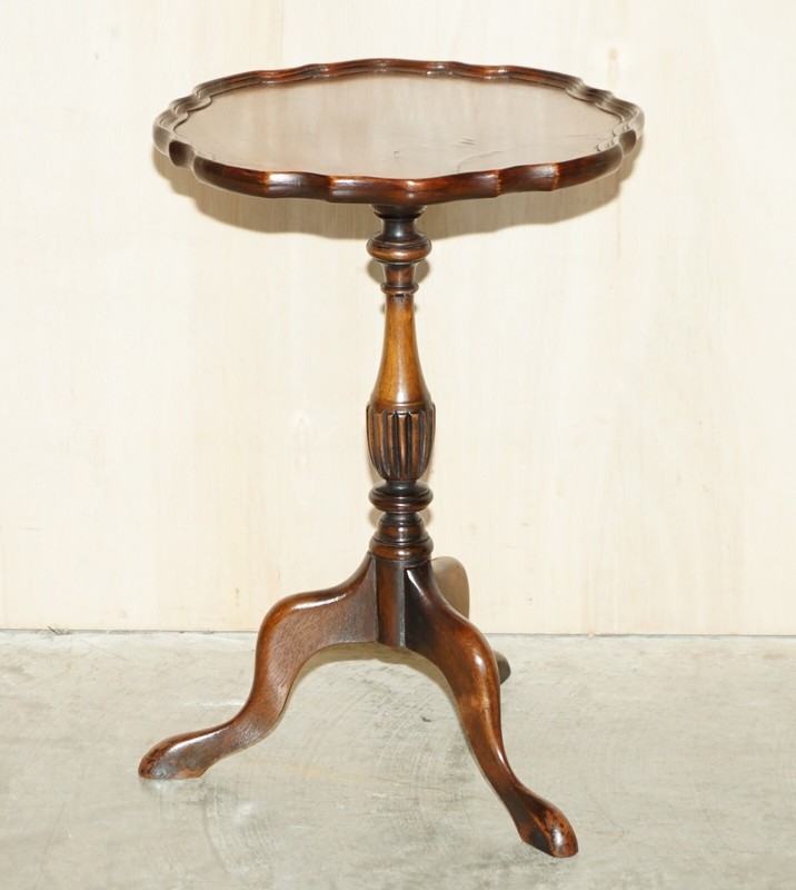 VINTAGE MAHOGANY CARVED LEGS PIE CRUST EDGE TRIPOD LAMP SIDE END WINE TABLE gallery