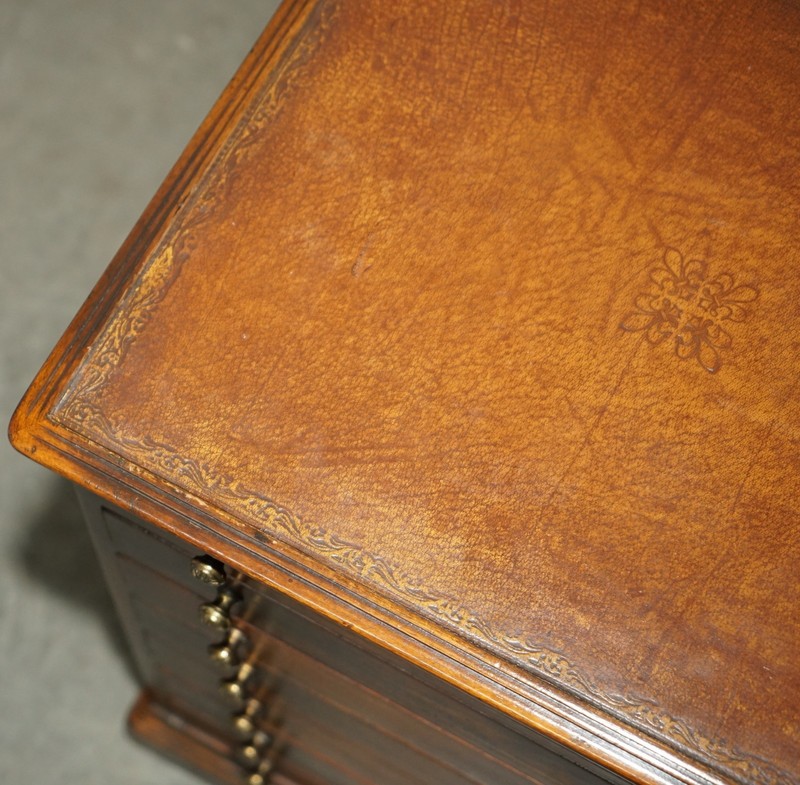 UNIQUE PAIR OF LOCKABLE THEODORE ALEXANDER NIGHTSTAND COLLECTORS DRAWERS TABLES gallery