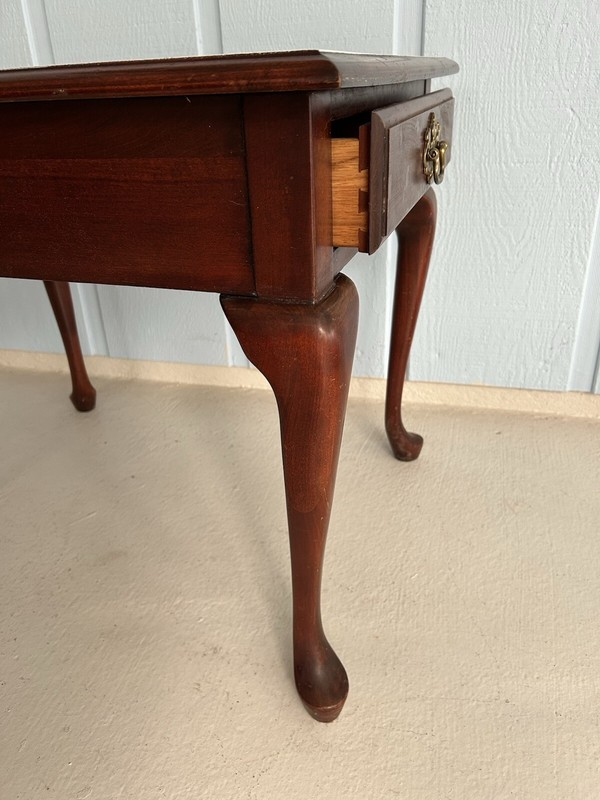 Oval Top Side/End Table-Vtg Oak Nightstand-Queen Anne Legs--Beautiful Wood Grain gallery