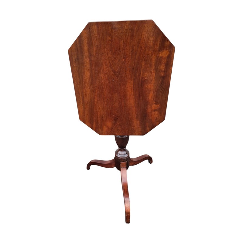 19th C American Federal Mahogany Tilt-Top Table – Octagonal Pedestal Base