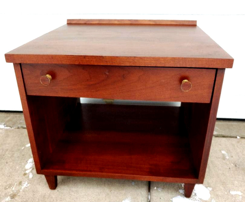 VERY COOL LANE MID CENTURY MODERN END TABLE WALNUT W/ ROSEWOOD INLAY IN TOP…