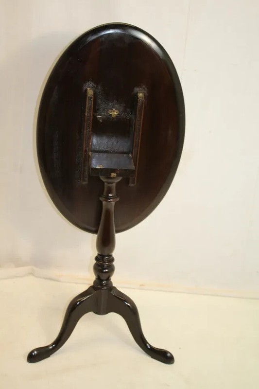 1920s English Queen Anne Chippendale End Side Table w/ Tilt Top–Antique Mahogany gallery
