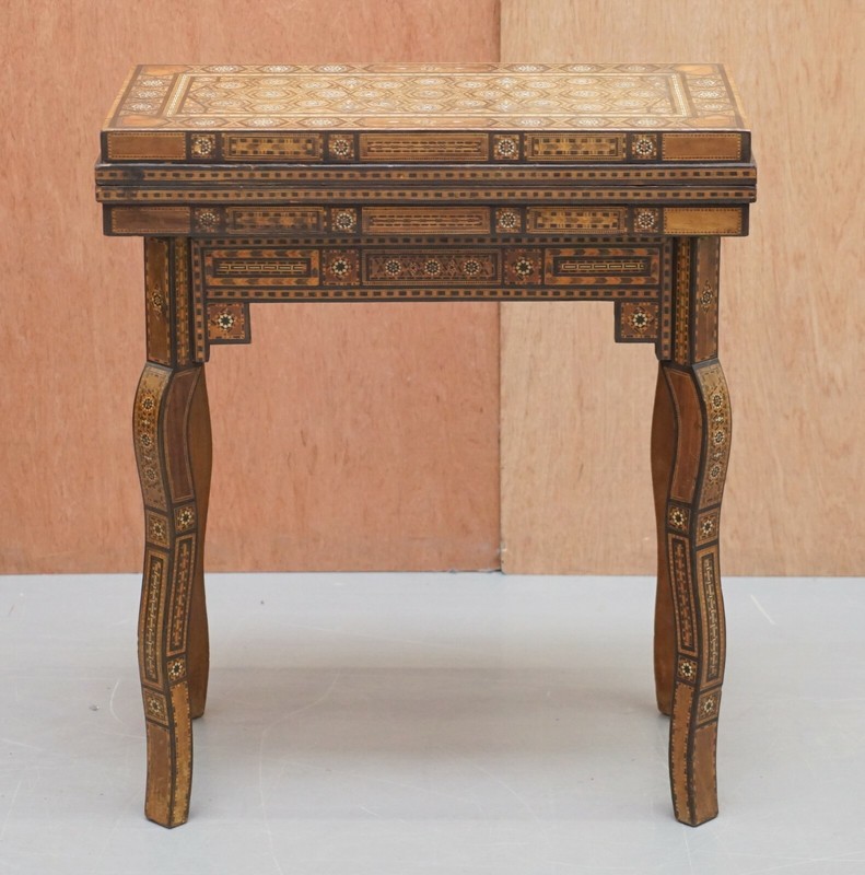HIGHLY COLLECTABLE CIRCA 1910 SYRIAN DAMASCUS INLAID BACKGAMMON CARD TABLE gallery