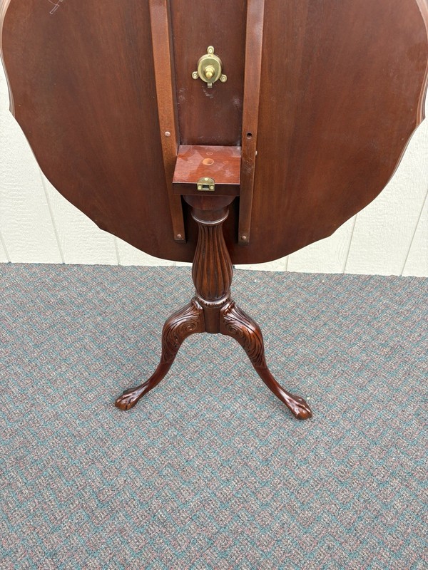 67205 Quality Burled Mahogany Claw Foot Tilt Top Lamp Table Stand gallery