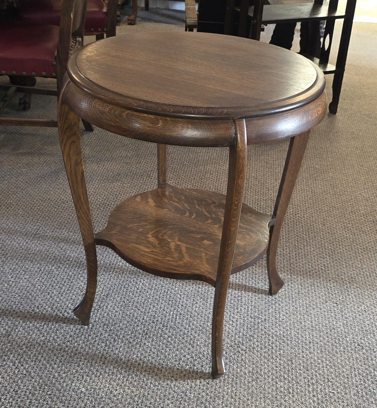 Antique Round Oak Lamp or Parlor Table – gallery