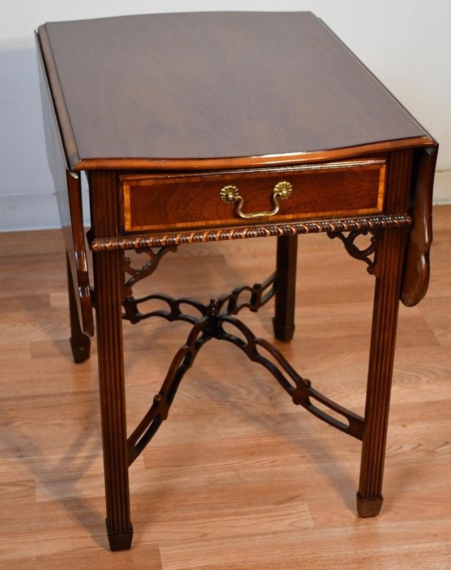 1950s English Chippendale Mahogany drop-leaf side / Pembroke table