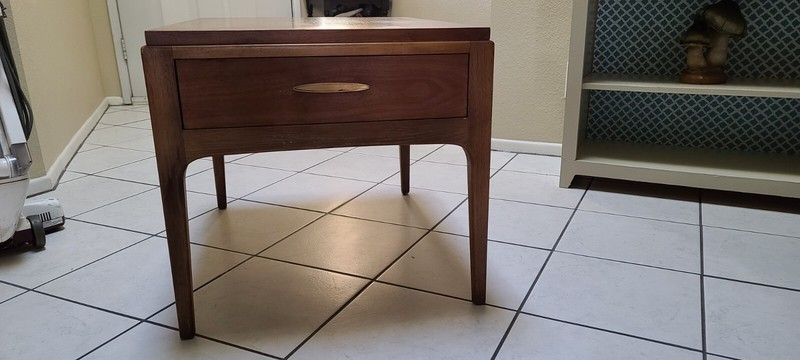 LANE RYTHMIC MID-CENTURY END TABLE