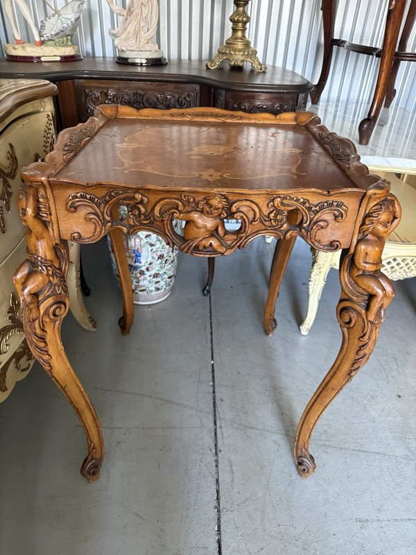 Carved walnut tray-top table with marquetry inlay in Renaissance Revival style