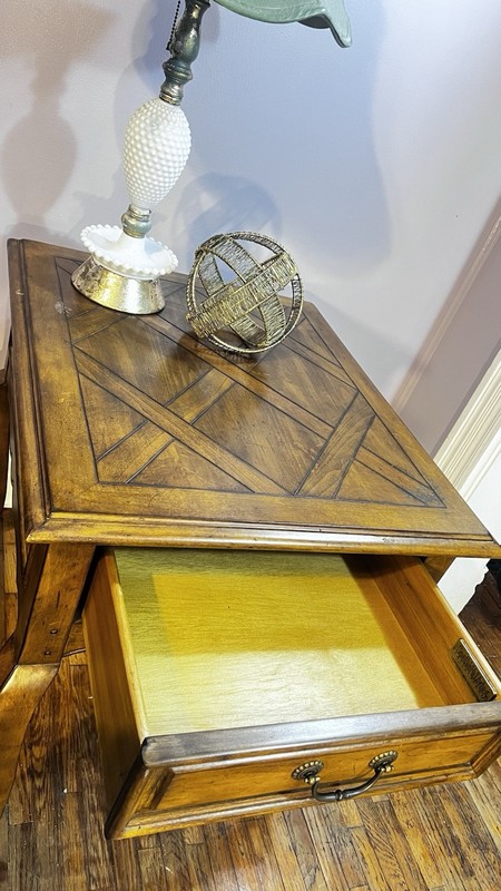 Pair /2 Lexington Furniture Solid Wood /end Table /NightStands Great Condition gallery