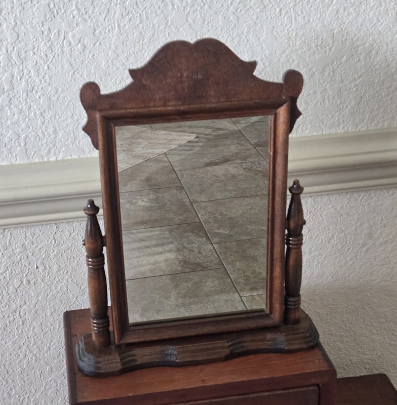 Vintage 2-tier Triangular Wooden Corner Accent Table/Corner/Stand