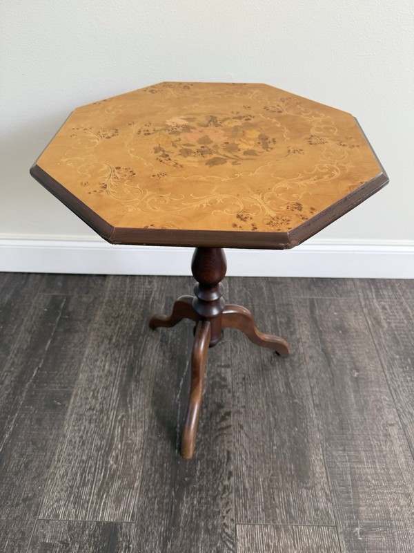 Vintage Italian Flowered Floral Inlaid Accent Octagonal Tripod Center Table