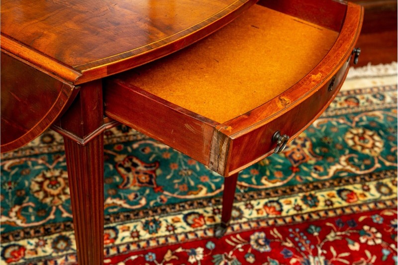 Flame Mahogany Oval Pembroke Table With Banded Inlay On Casters gallery