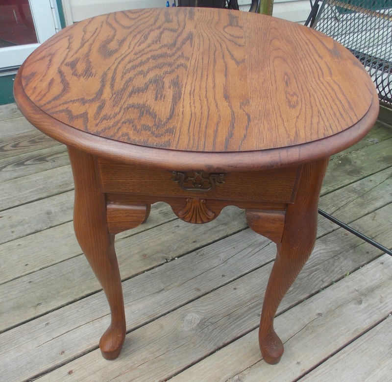 Solid Oak Oval End Table / Side Table (ET377)