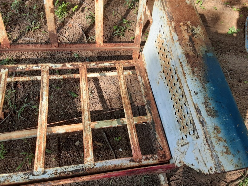 VINTAGE ANTIQUE METAL 3 PERSON GLIDER!! LOCAL PICKUP ONLY!! gallery