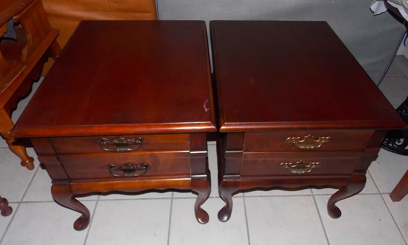 Cherry End Table by Mersman 1 table (ET99)