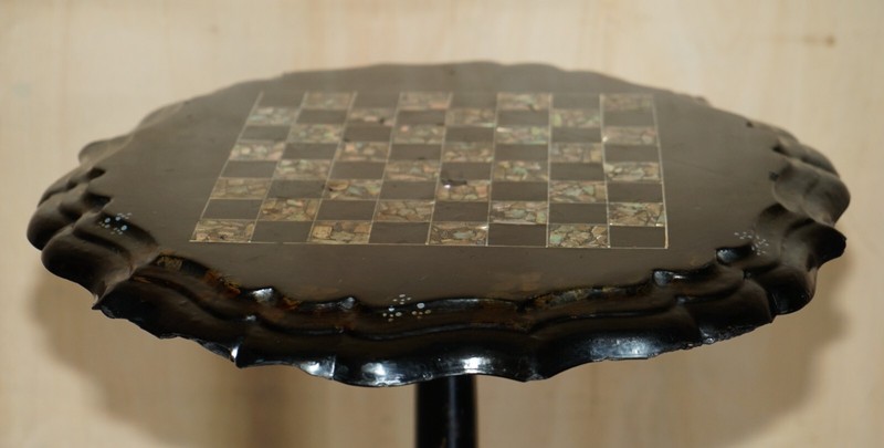 STUNNING ANTIQUE VICTORIAN 1860 BLACK LACQUER MOTHER OF PEARL CHESS GAMES TABLE gallery