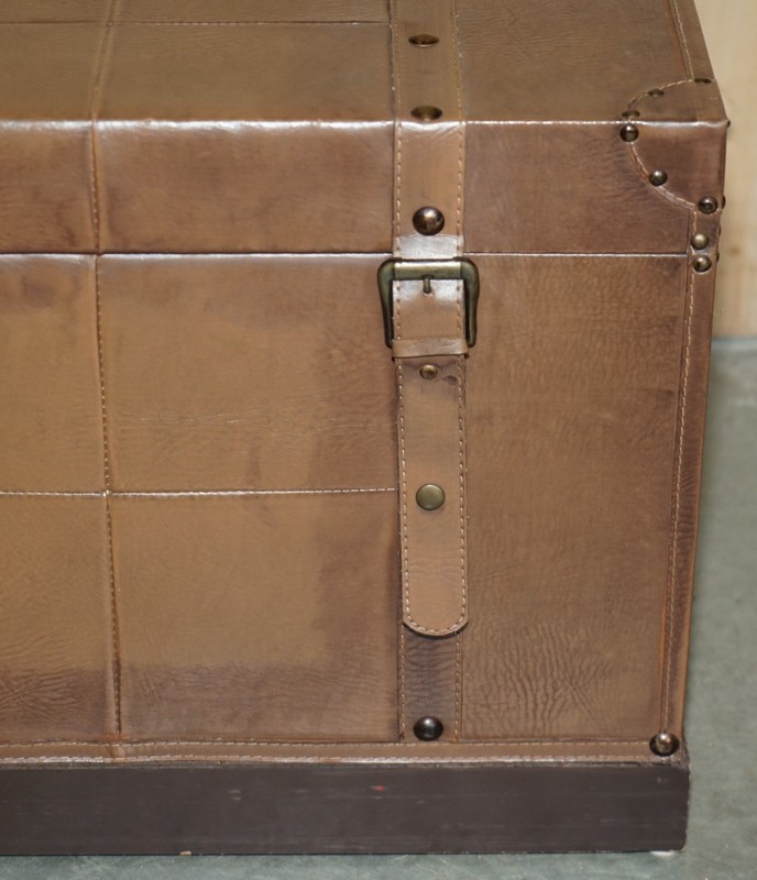 BROWN SADDLE LEATHER SUITCASE TRUNK COFFEE OR SIDE END TABLE NICE DECORATIVE gallery