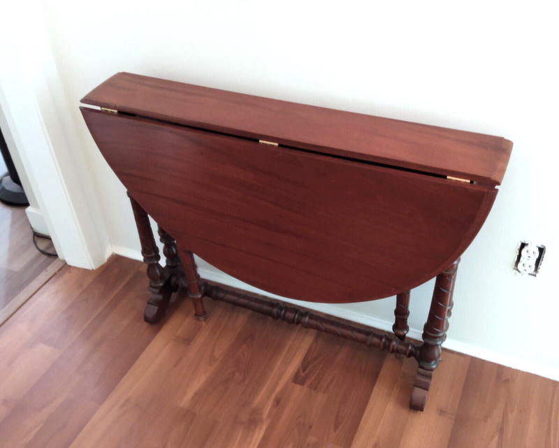 ARTS & CRAFTS SUTHERLAND TABLE c 1900. MAHOGANY, MEDIUM SIZE, FINE CONDITION gallery