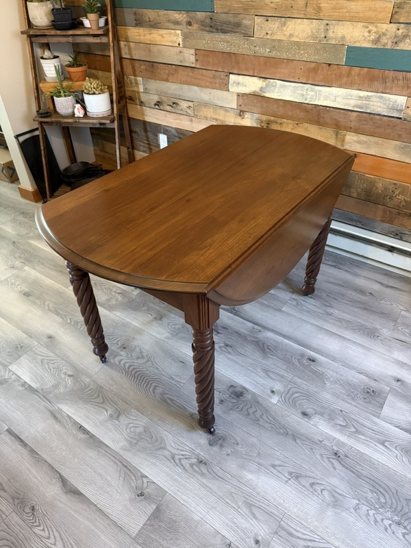 Antique Federal Style Cherry Expandable Drop-Leaf Dining Table gallery