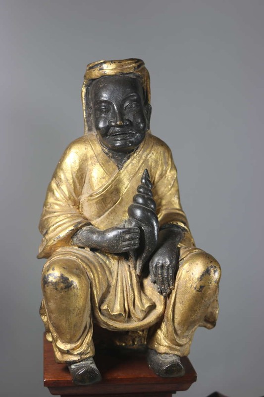 19th Century Victorian Table Displaying a Bronze Sculpture Japanese Fisherman gallery