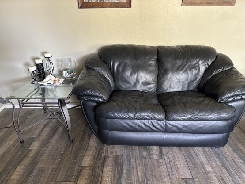 Leather Couch And End Tables gallery