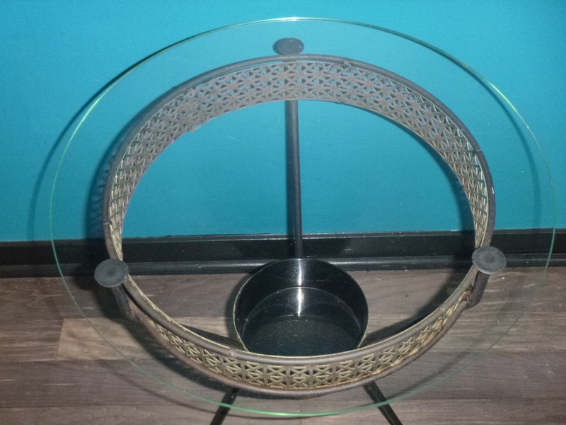 Vtg 1950s Black & Gold Metal Mesh Tripod Side Table W/ Glass Top & Planter 23" H gallery